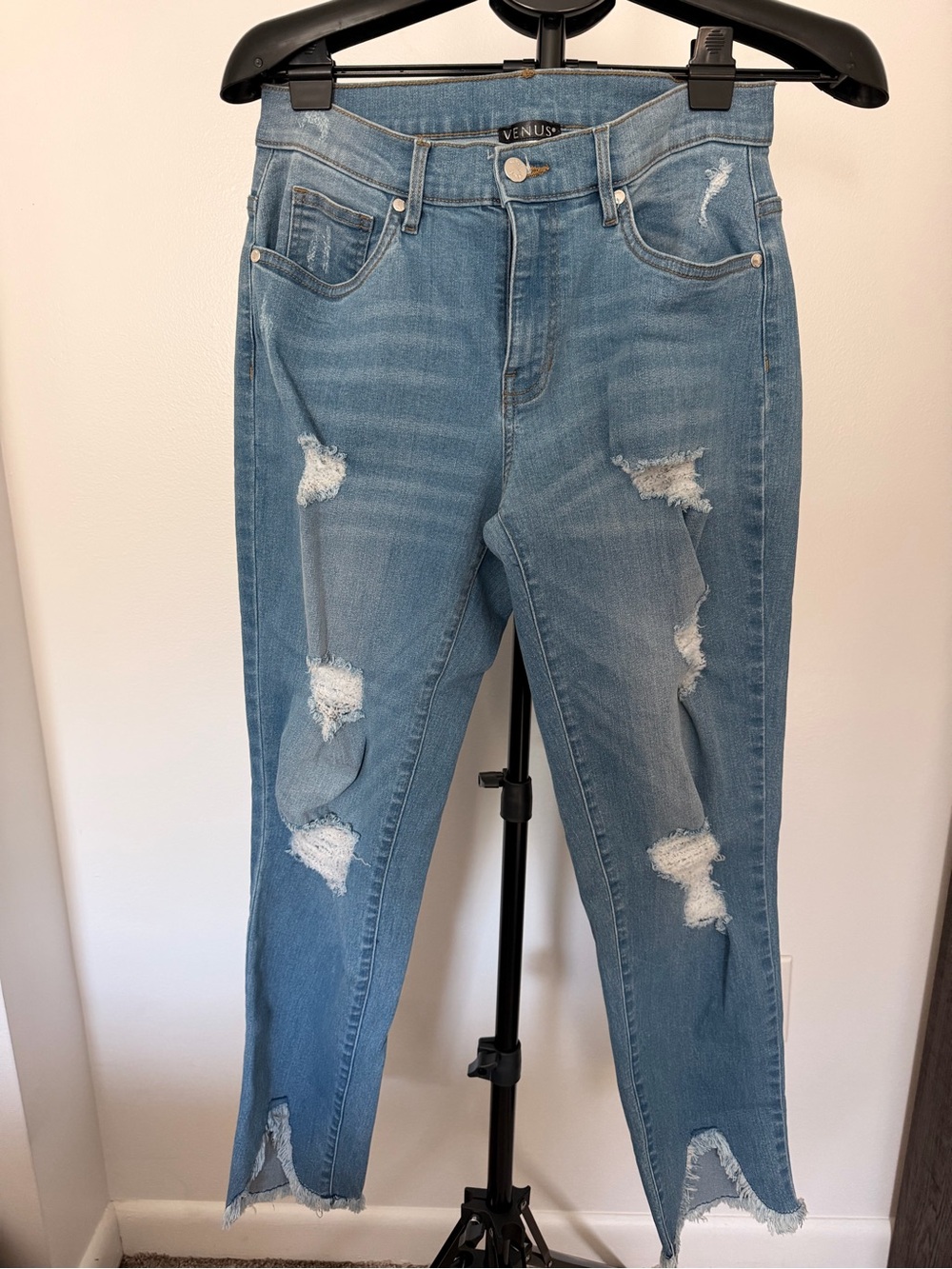 VENUS Light Wash High-Rise Distressed Jeans